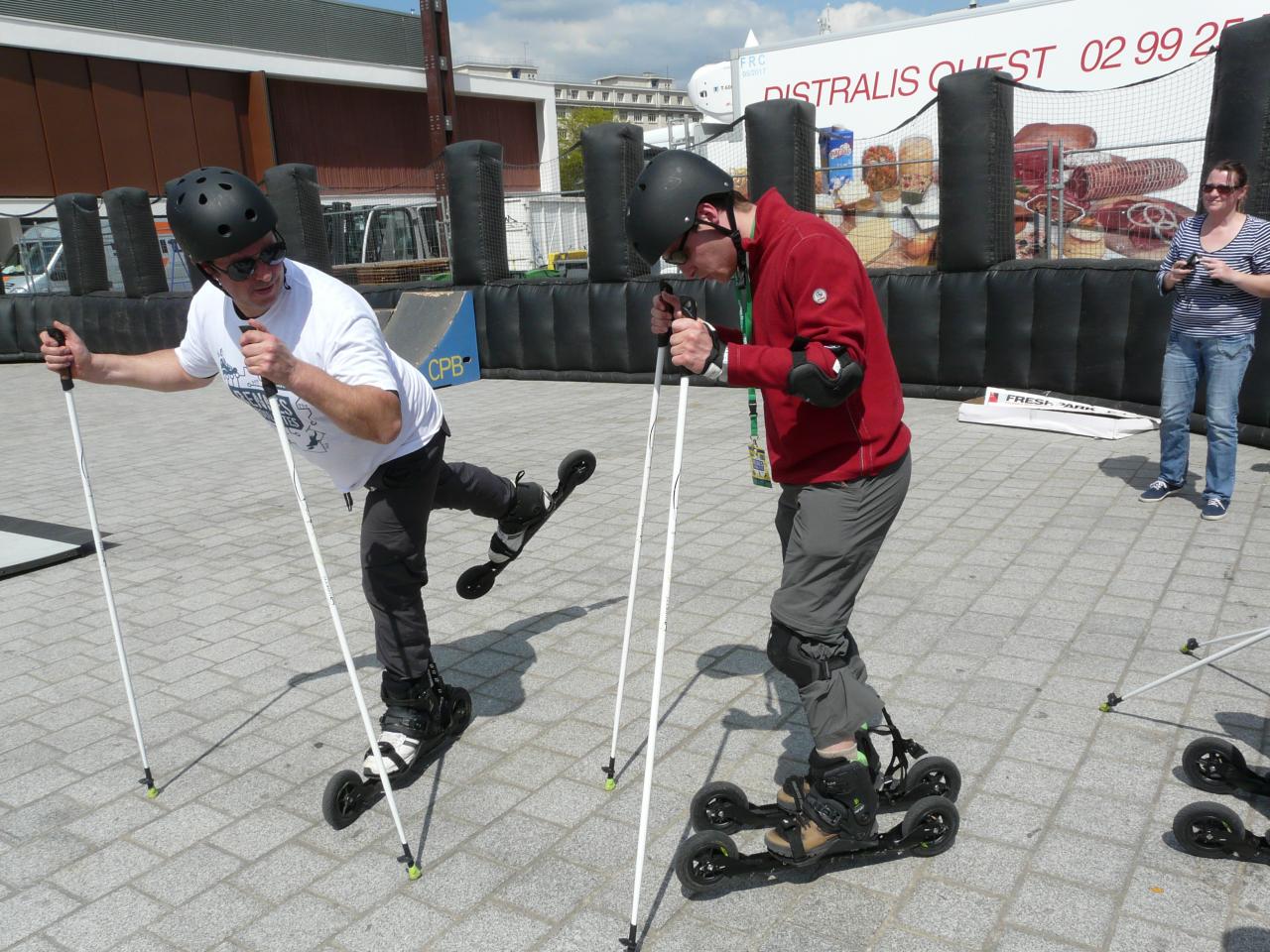 Une démonstration de rollers nordiques tout terrain : intéressant !