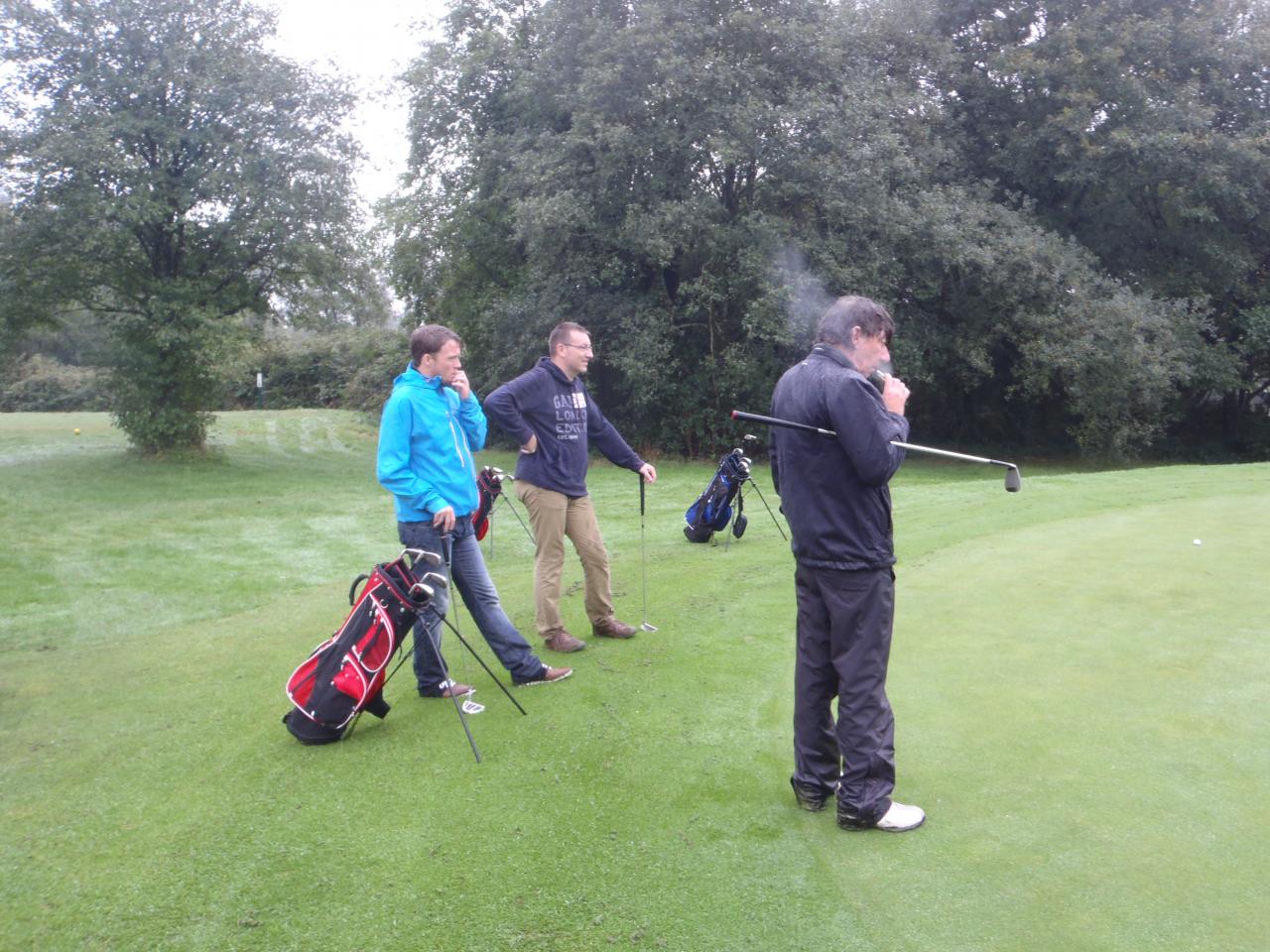 L'approche du green sous les yeux attentifs du professeur