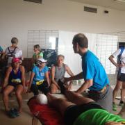 La convivialité régnait entre les coureurs et les kinés